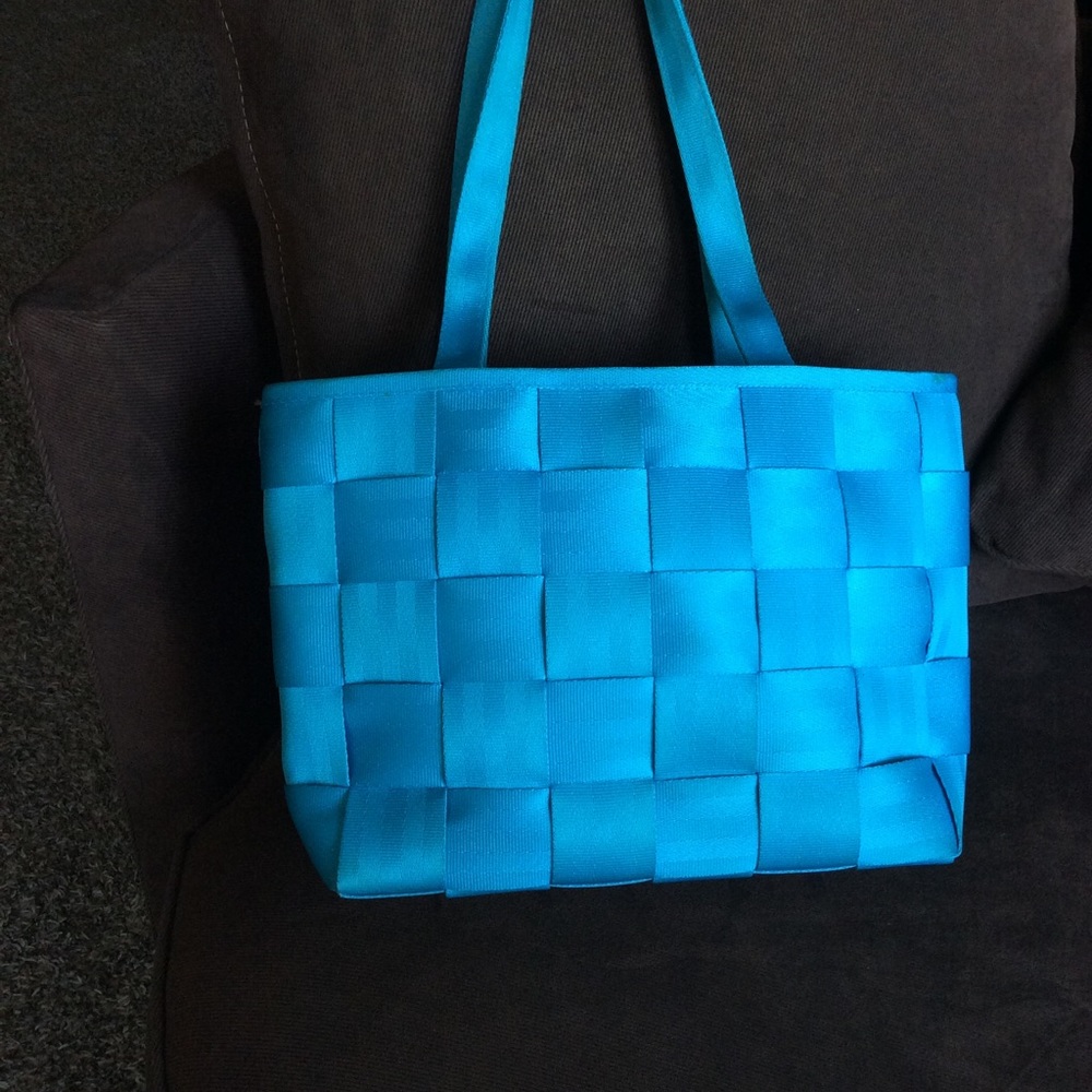 ❌SOLD❌ Harvey’s Blue Seatbelt Shoulder Tote Bag - Picture 4 of 9